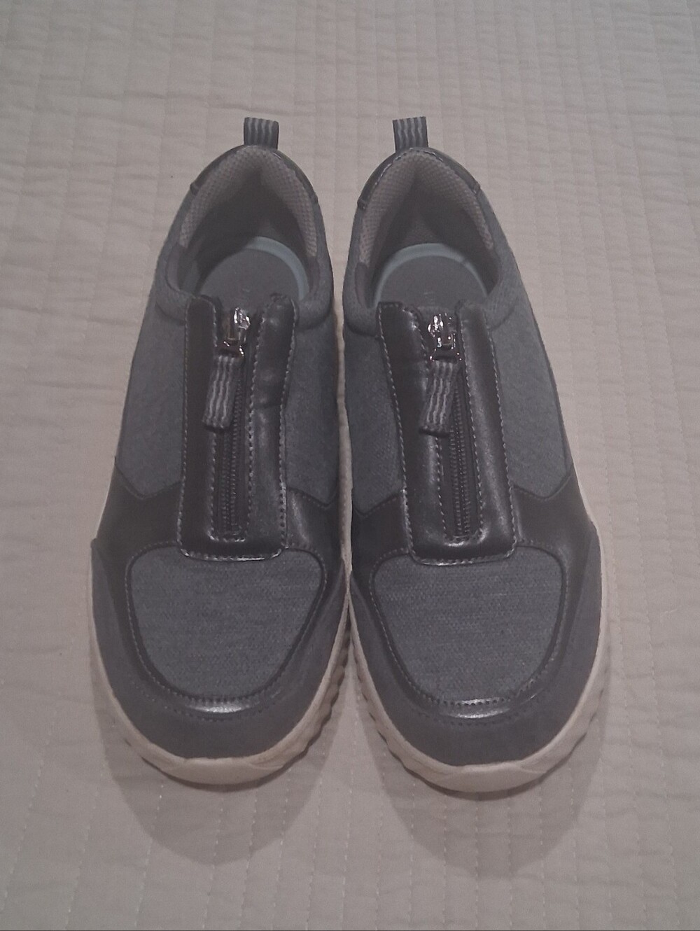BZees LifeStride Winner Grey Zip Comfort Sneakers - 8W